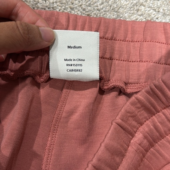 Varley Atrium High Rise Short 4.5’ Size Medium - Picture 8 of 8